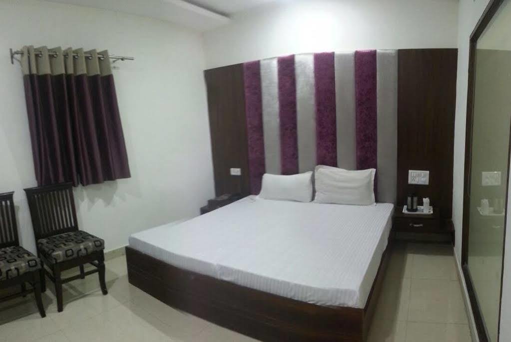 Hotel Ng Paradise Jagādhri Dış mekan fotoğraf